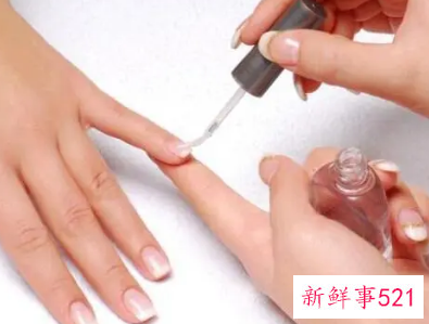 如何涂抹指甲油