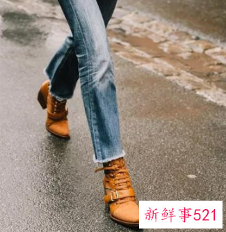 鞋子什么颜色比较百搭