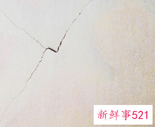 背景墙破了用什么处理