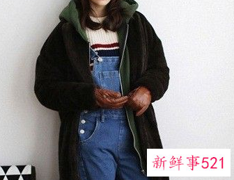 牛仔背带裙外套搭配图