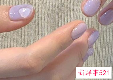 女生什么颜色指甲好看