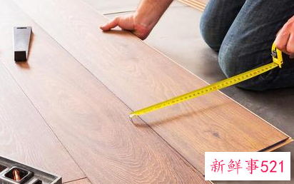 地板与地板之间缝隙很大