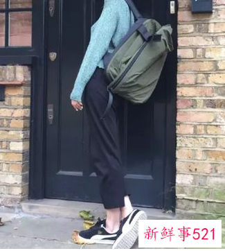 小白鞋西裤搭配