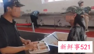 教官当面吃掉学生剩饭引热议，网友们“评论不一”