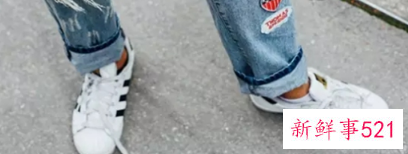 女宽松直筒裤配什么鞋子好看