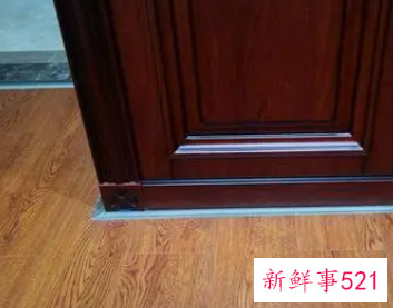 地板和墙之间的缝隙怎么处理