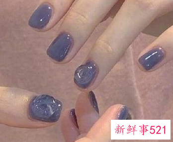 女生什么颜色指甲好看