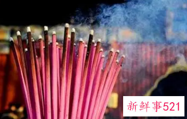 梦见上寺院上香什么意思