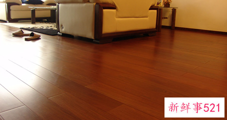 地板与地板之间缝隙很大