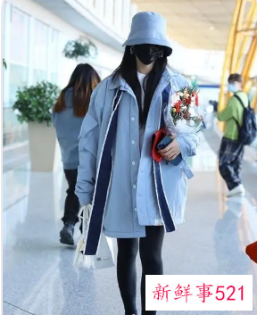 蓝色大衣配什么帽子