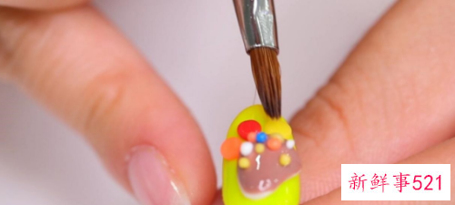 示范最简单的雕花美甲款式