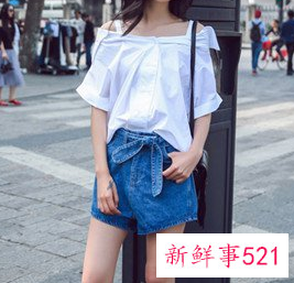 白衬衫配什么毛衣