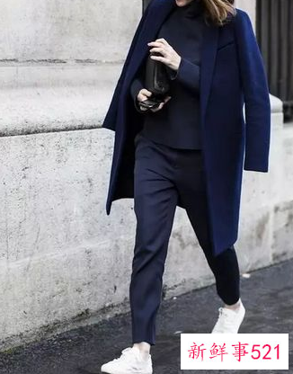 小白鞋西裤搭配