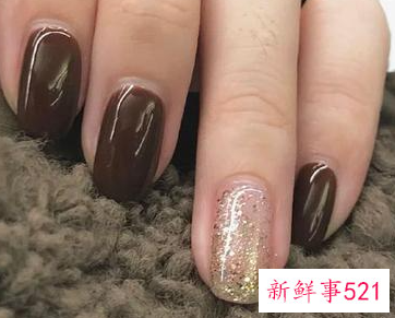 女生什么颜色指甲好看