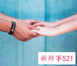 男人握手挠手心暗示什么