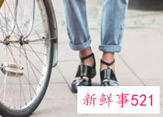 女宽松直筒裤配什么鞋子好看