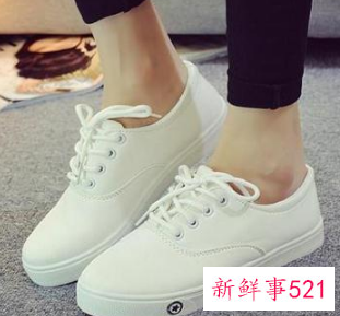 鞋子什么颜色比较百搭