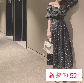 一字露肩连衣裙应该怎么穿