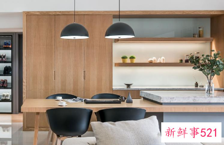 衣柜定制好还是木工做好