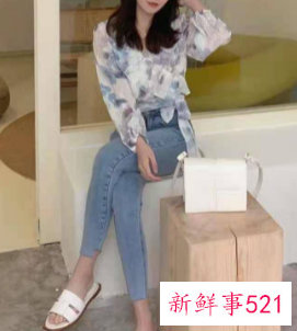 牛仔裤搭配什么样的上衣秋冬