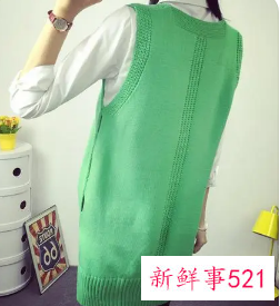绿色毛衣背心配什么内搭