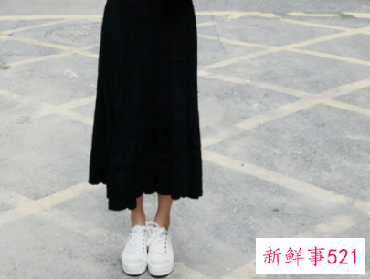 黑色针织裙搭配什么鞋子