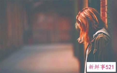 梦见分手的恋人和别人的女人在一起