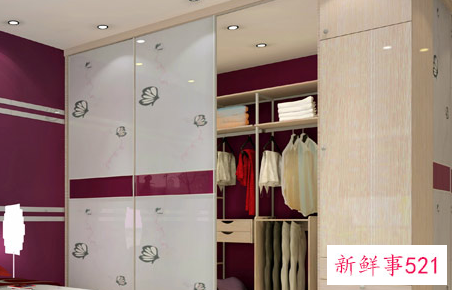 衣柜定制好还是木工做好