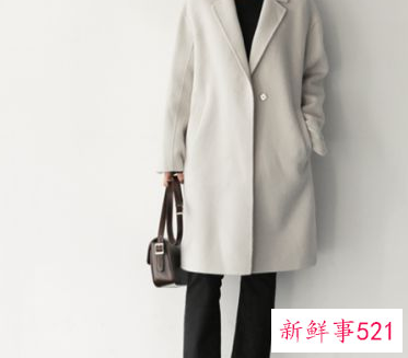 白色大衣里面搭配什么