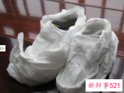 白色鞋子弄上茶渍怎么清洗