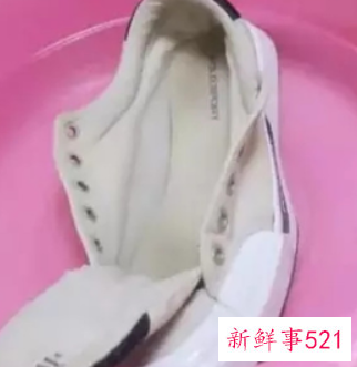 白色鞋子弄上茶渍怎么清洗