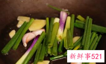 腊肠牛腩煲仔饭的做法