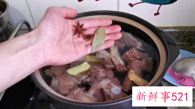 田螺排骨煲做法