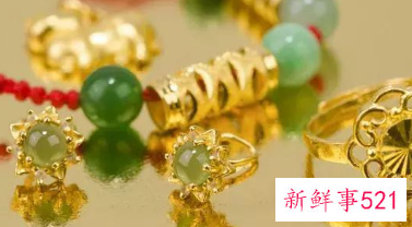 黄金手链应该戴在哪只手上