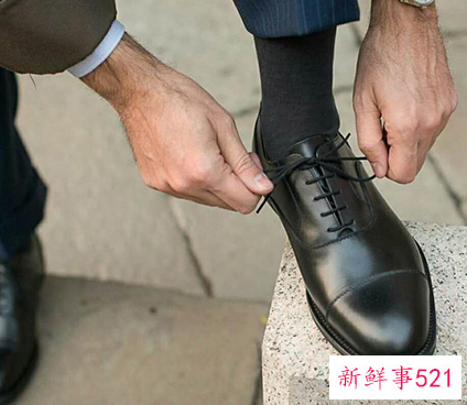 皮鞋怎么搭配袜子
