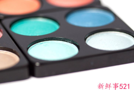 亮片眼影怎么涂好看一些