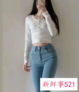 牛仔裤搭配什么样的上衣秋冬