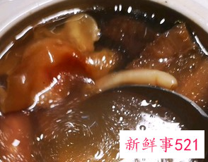 海参和花胶炖鸡汤的做法