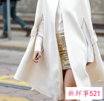 白色大衣里面搭配什么