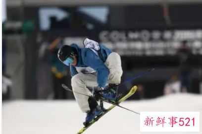 单板滑雪和双板滑雪哪个更难