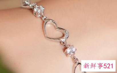 女人适合佩戴什么手链