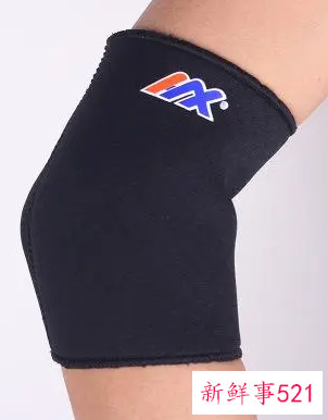 护肘套中间有一个洞吗