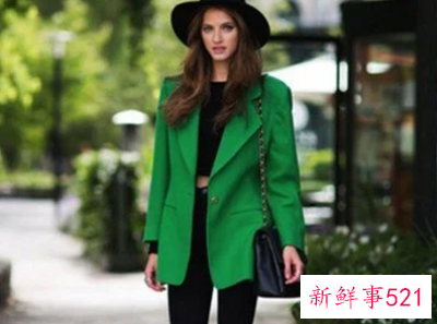 绿色大衣里面应该怎么搭配