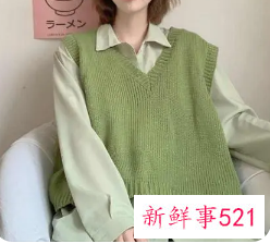 绿色毛衣背心配什么内搭