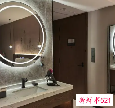 如何判断酒店房间镜子