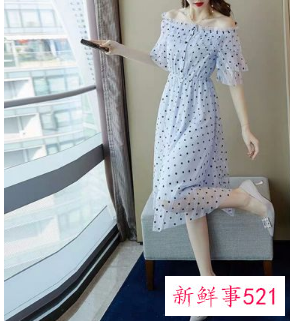 一字露肩连衣裙应该怎么穿