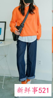 时尚博主演绎初秋的时髦穿搭