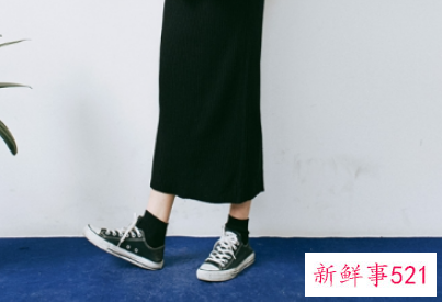 黑色针织裙搭配什么鞋子