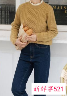 穿圆领毛衣怎么穿搭