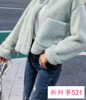 牛仔裤搭配什么样的上衣秋冬